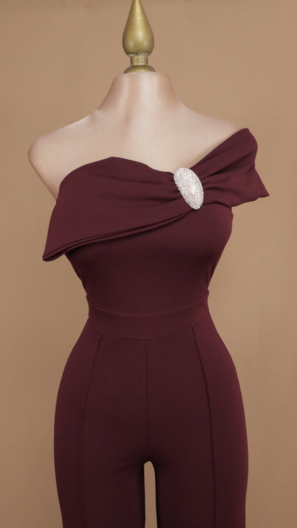 Palazzo asimétrico con aplicación en botón en hombro