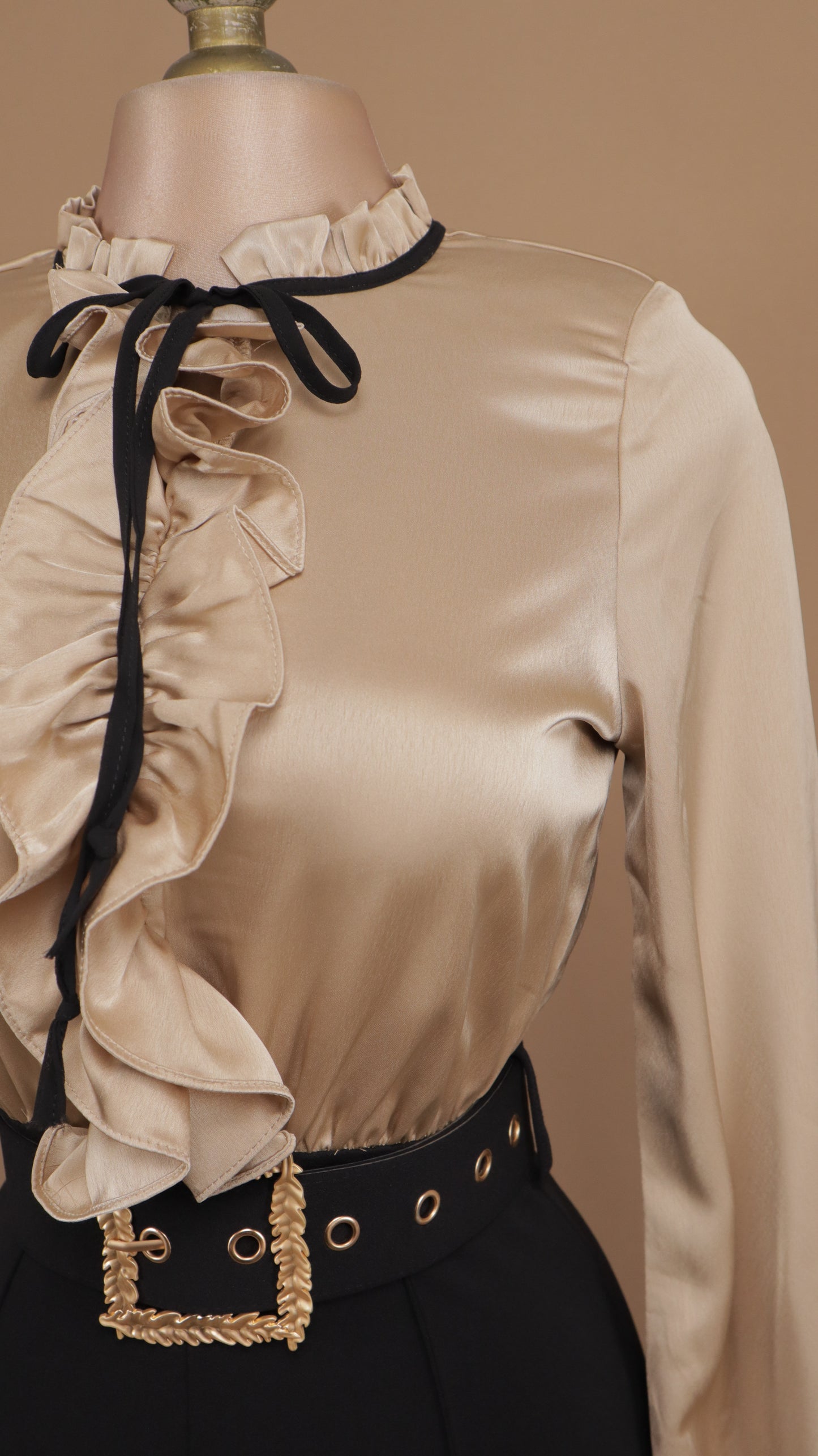 Palazzo manga larga satinado con listón en cuello