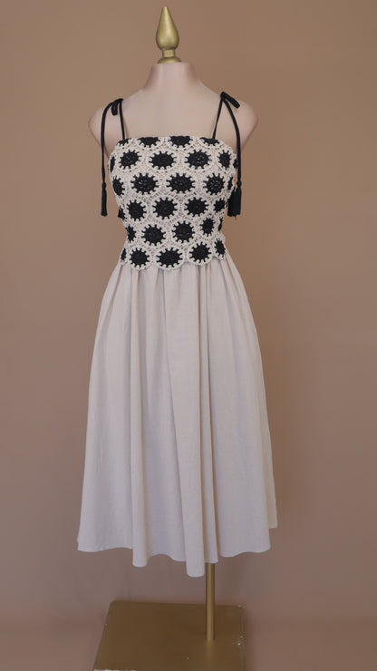 VESTIDO MAXI CON ENCAJE EN BUSTO