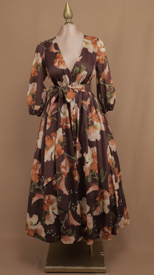 Vestido midi estampado en línea A con manga larga