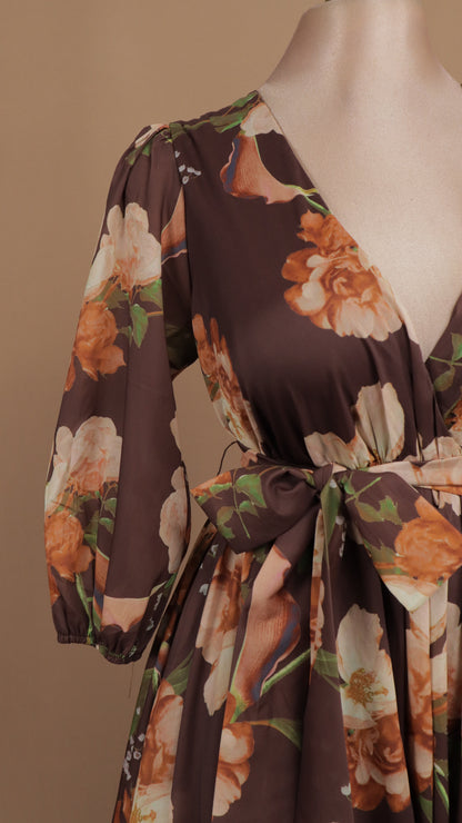 Vestido midi estampado en línea A con manga larga