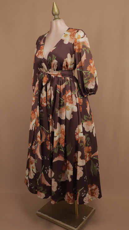 Vestido midi estampado en línea A con manga larga