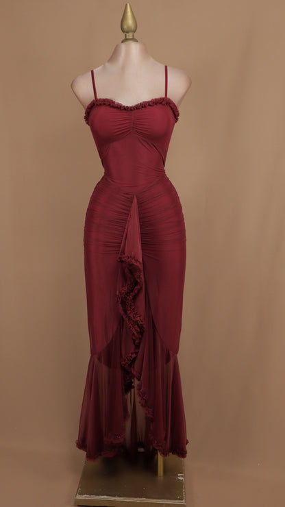 Vestido largo de tirantes con escarola en falda