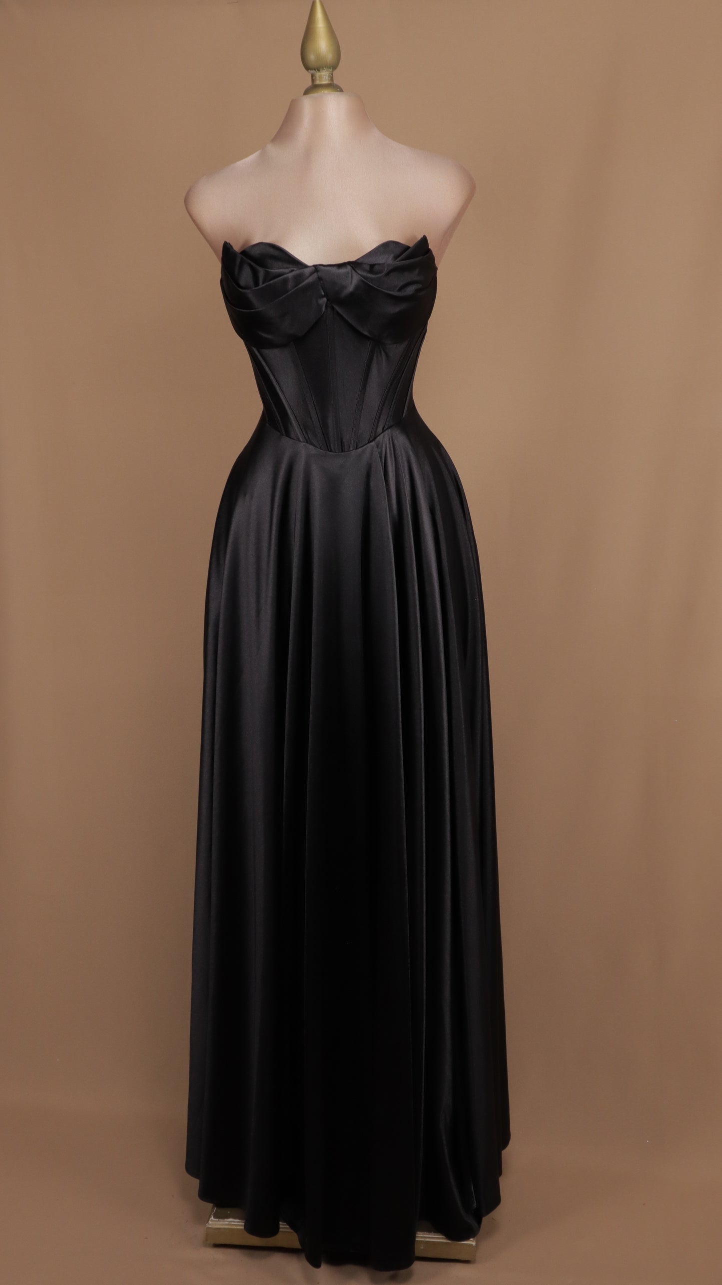 Vestido largo estraple con corset