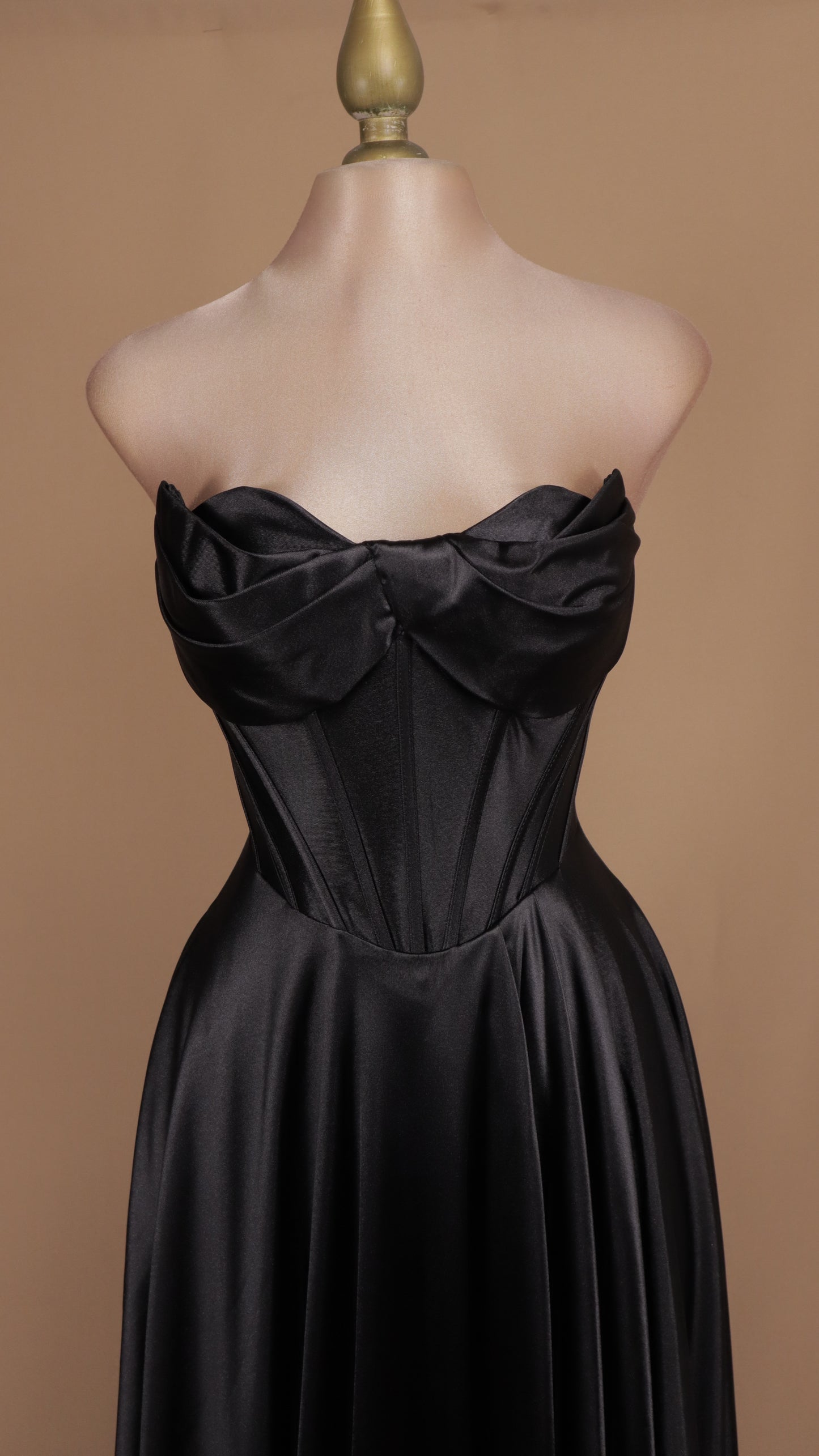 Vestido largo estraple con corset