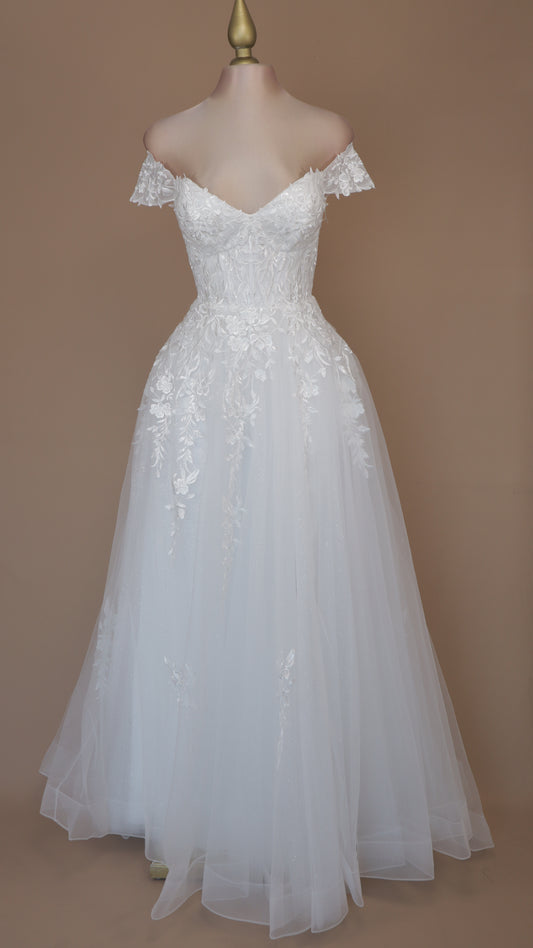 Vestido largo de novia con bordado y escote al hombro