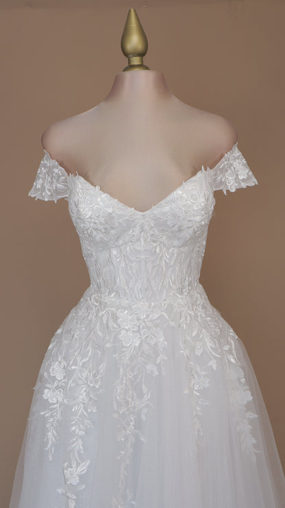 Vestido largo de novia con bordado y escote al hombro