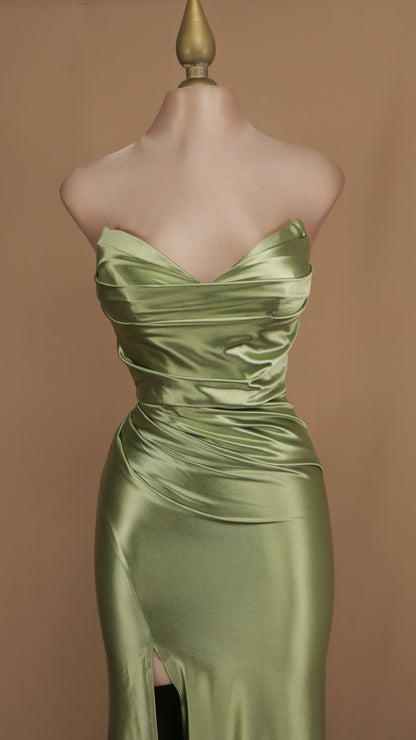 Vestido largo satinado de licra estraple