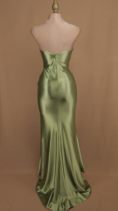 Vestido largo satinado de licra estraple