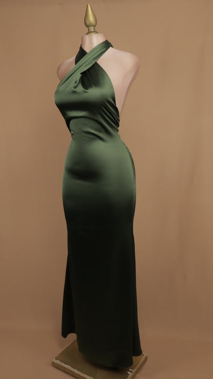 Vestido largo cuello halter satinado