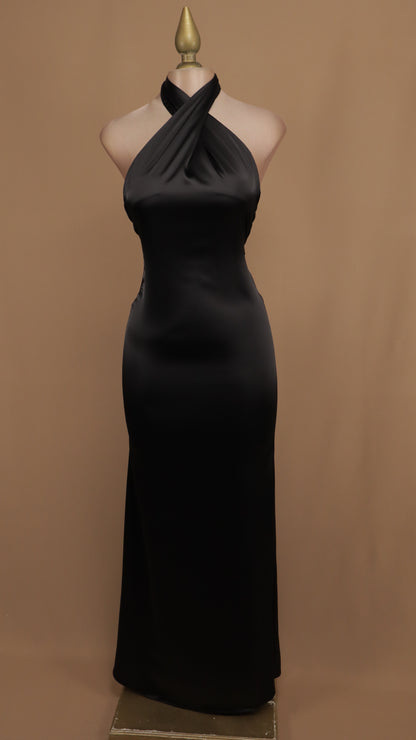 Vestido largo cuello halter satinado