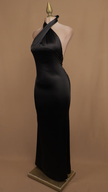 Vestido largo cuello halter satinado