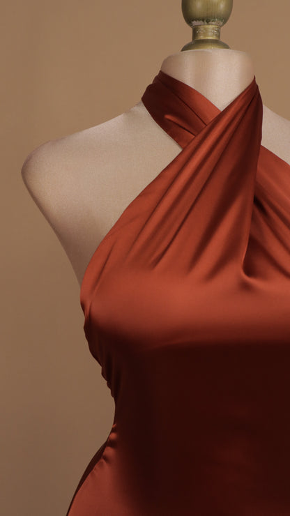 Vestido largo cuello halter satinado