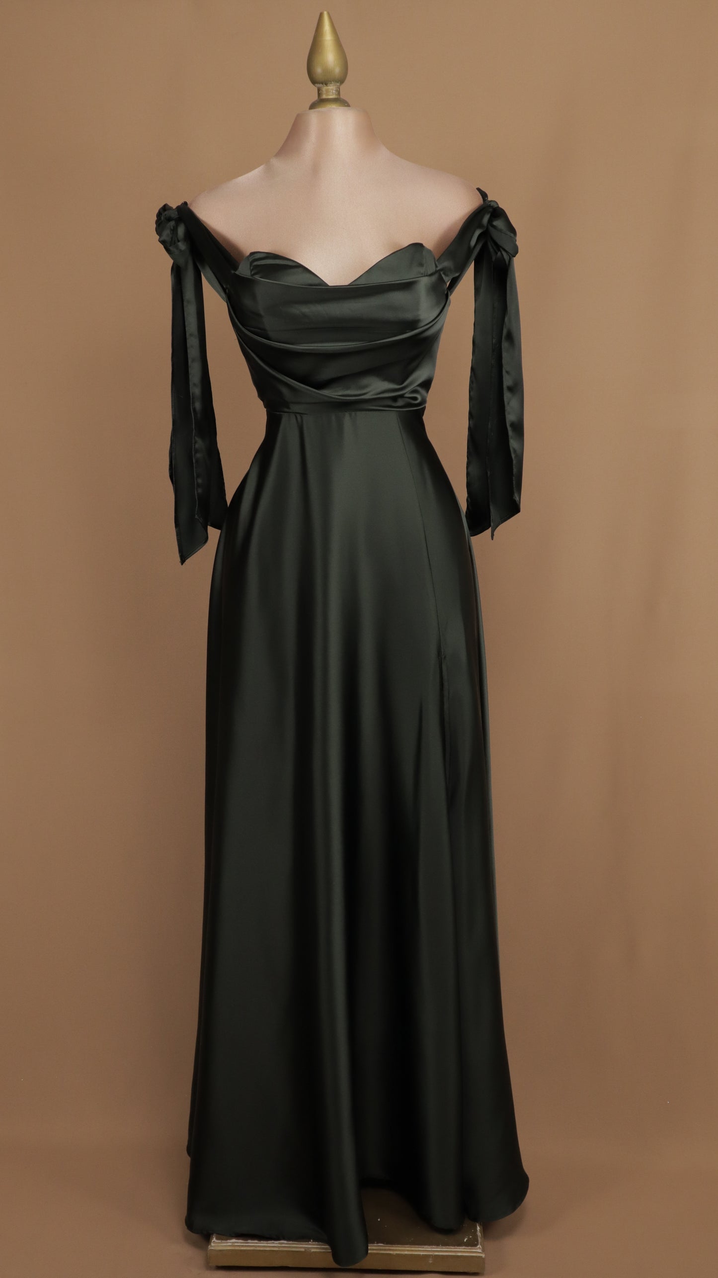 Vestido largo satinado línea A