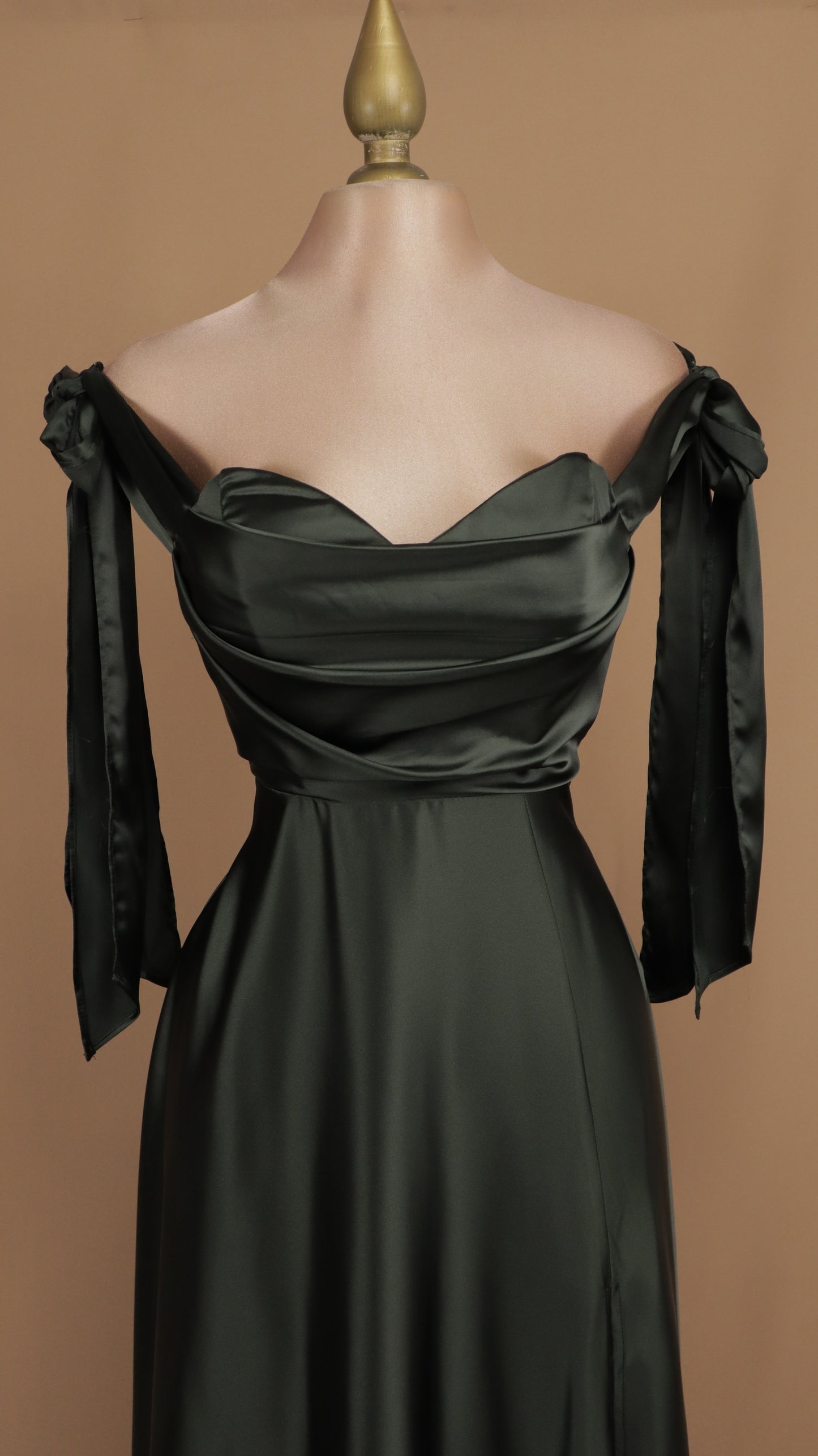 Vestido largo satinado línea A