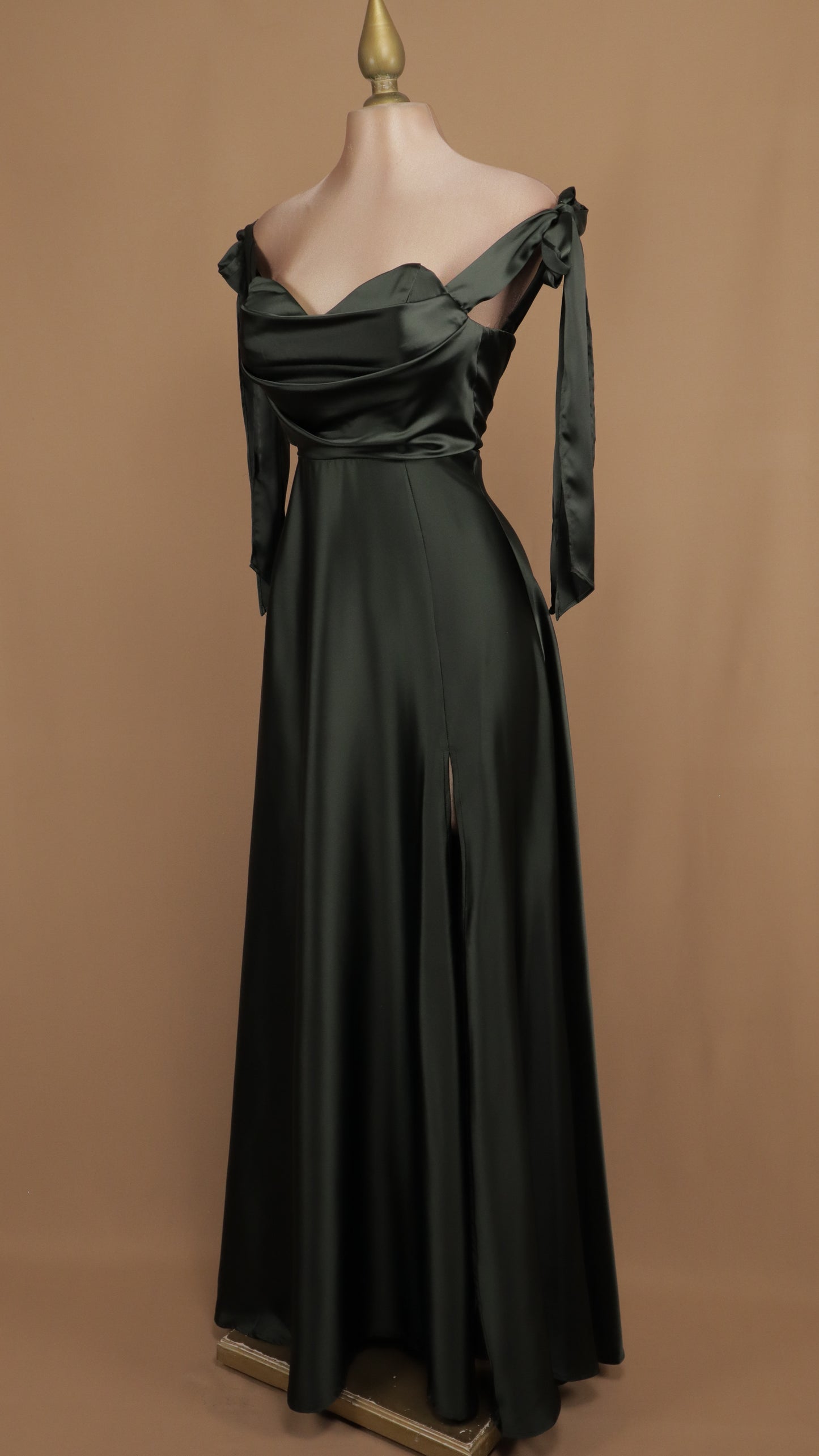 Vestido largo satinado línea A