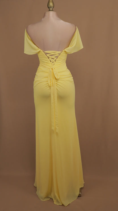 Vestido largo al hombro y plisado de chiffon