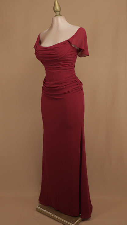 Vestido largo al hombro y plisado de chiffon