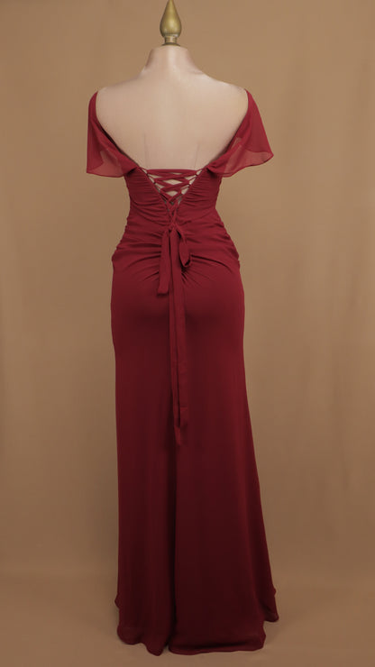 Vestido largo al hombro y plisado de chiffon