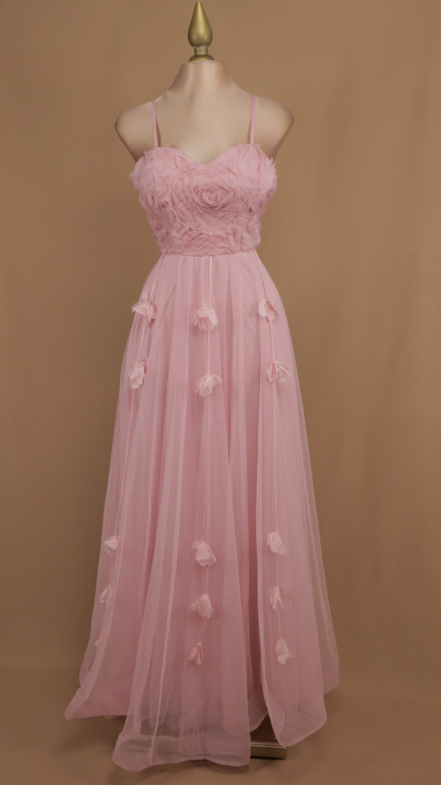 Vestido largo de tull con flor en 3D