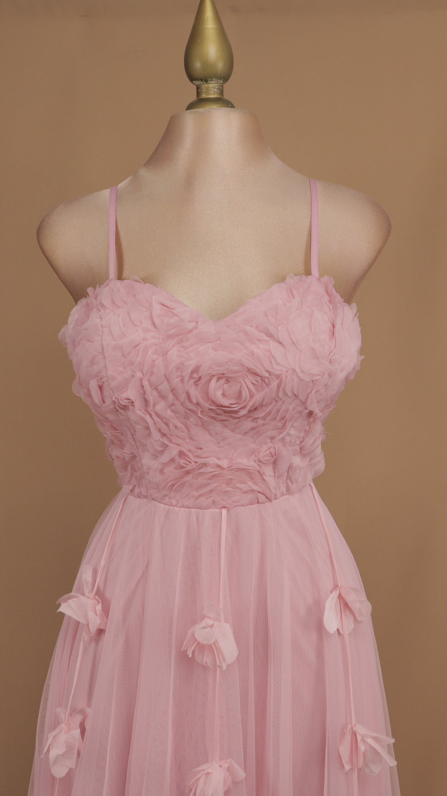 Vestido largo de tull con flor en 3D