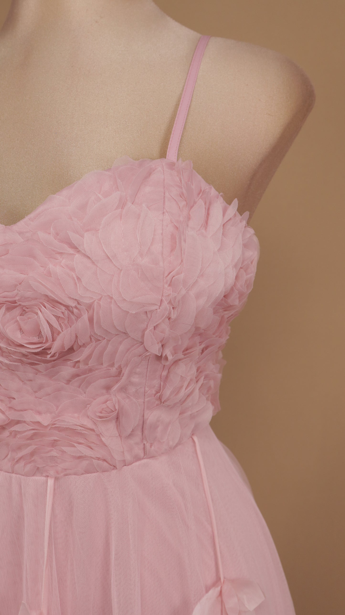 Vestido largo de tull con flor en 3D