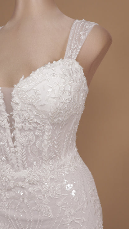 Vestido largo con tirantes y aplicación