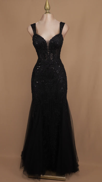 Vestido largo con tirantes y aplicación