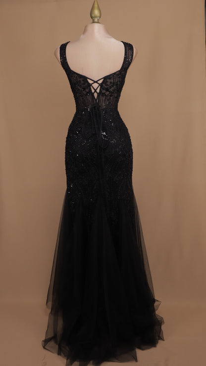 Vestido largo con tirantes y aplicación