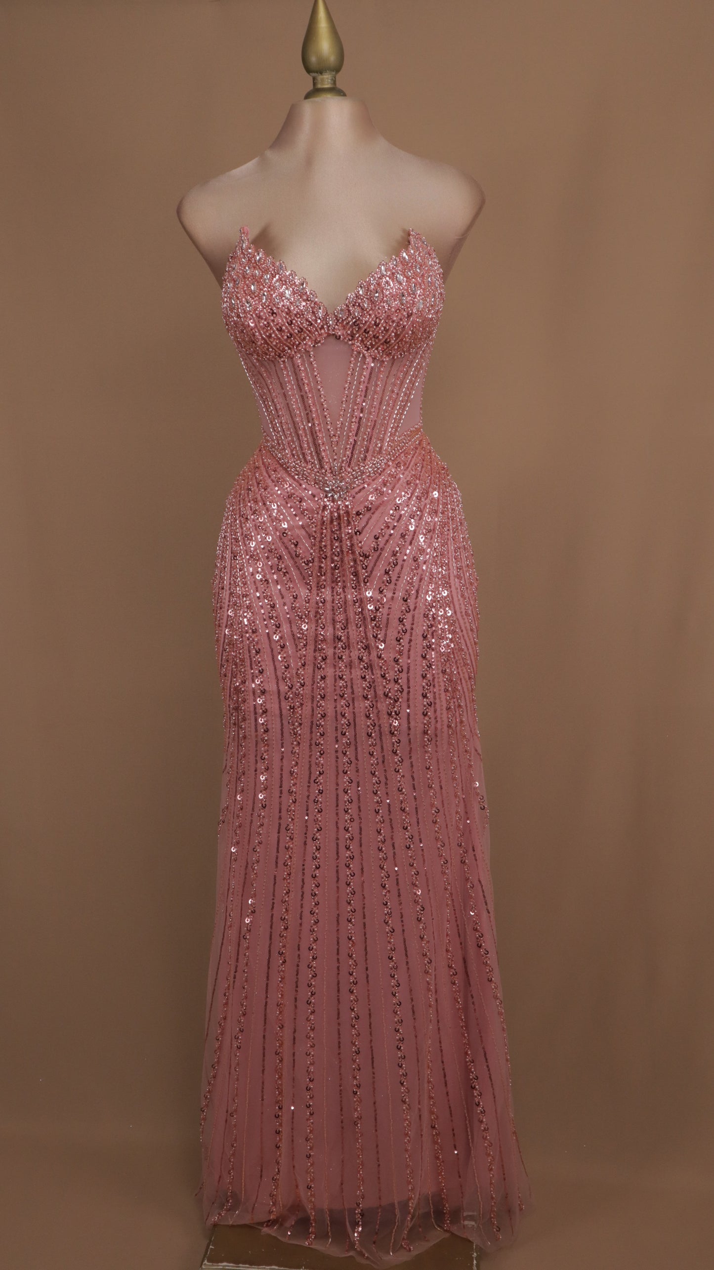 Vestido largo con pedrería y corset