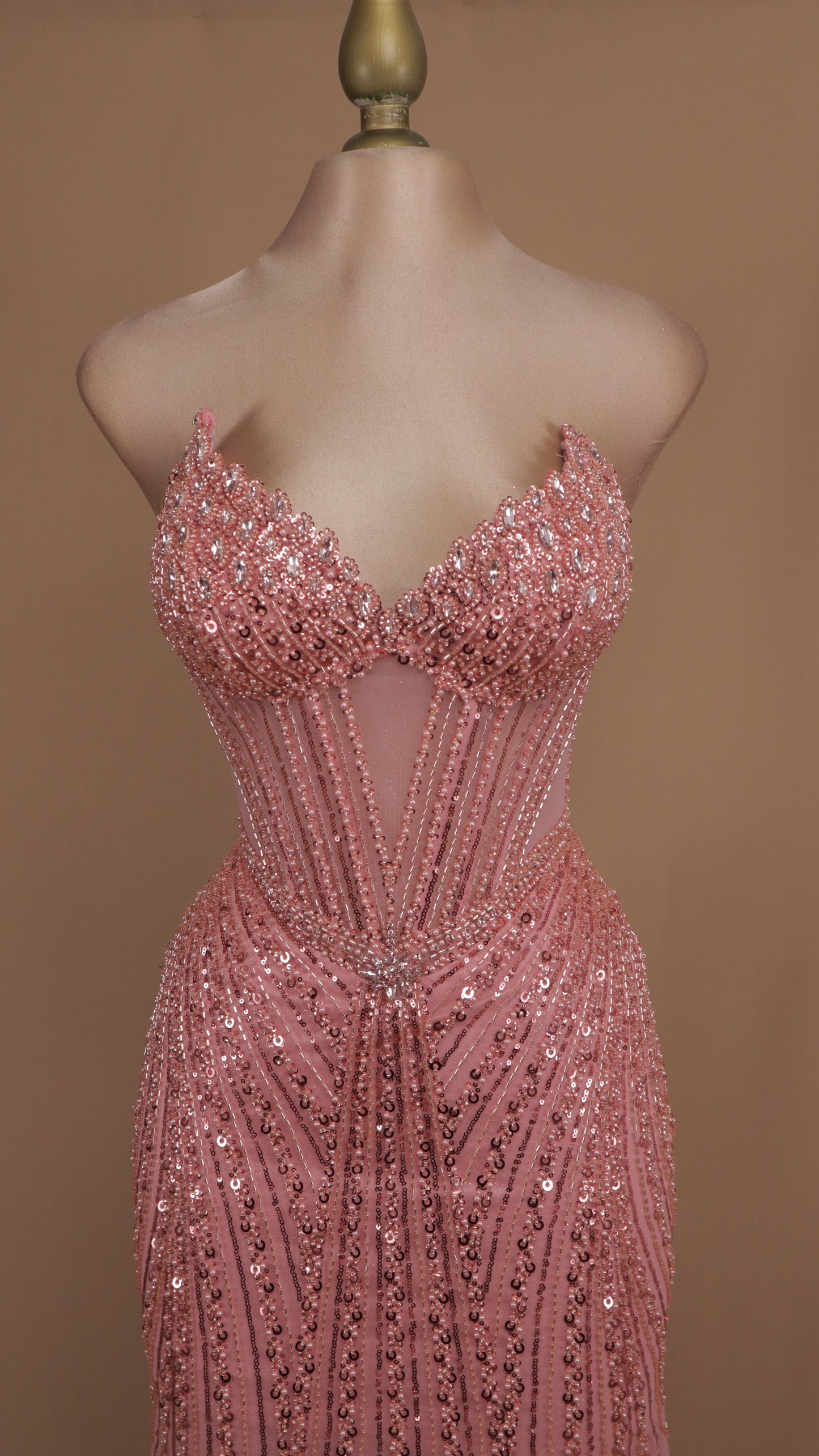 Vestido largo con pedrería y corset