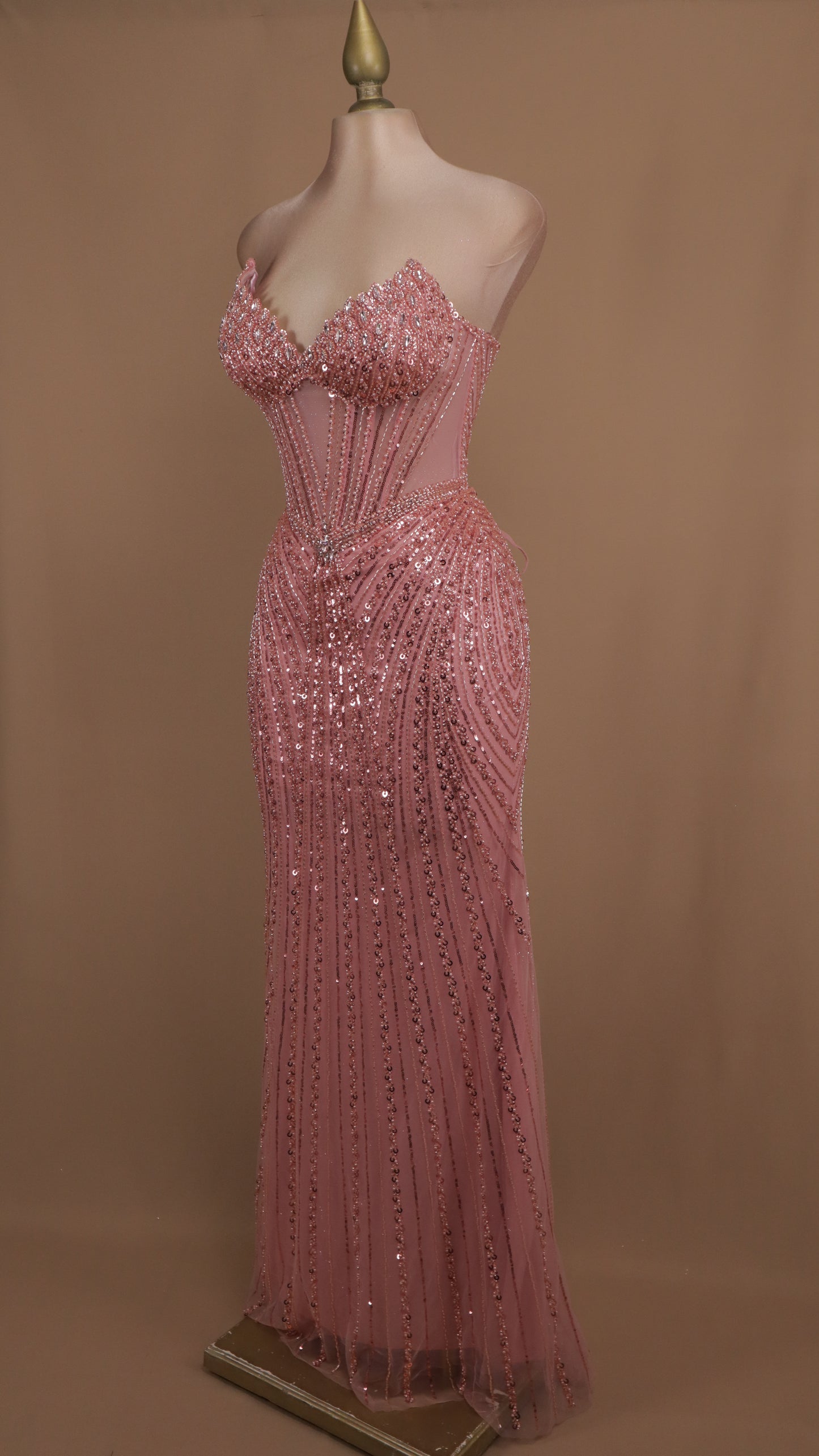 Vestido largo con pedrería y corset