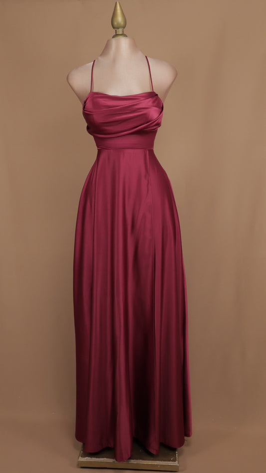 Vestido largo línea A con escote en la espalda