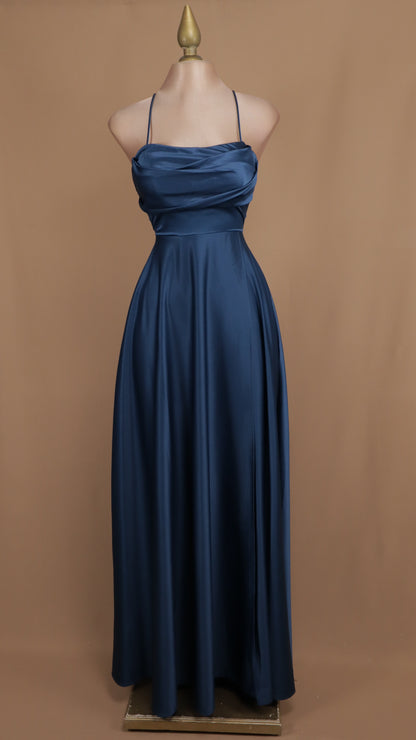 Vestido largo línea A con escote en la espalda