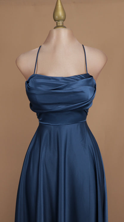 Vestido largo línea A con escote en la espalda