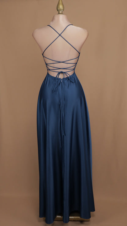 Vestido largo línea A con escote en la espalda