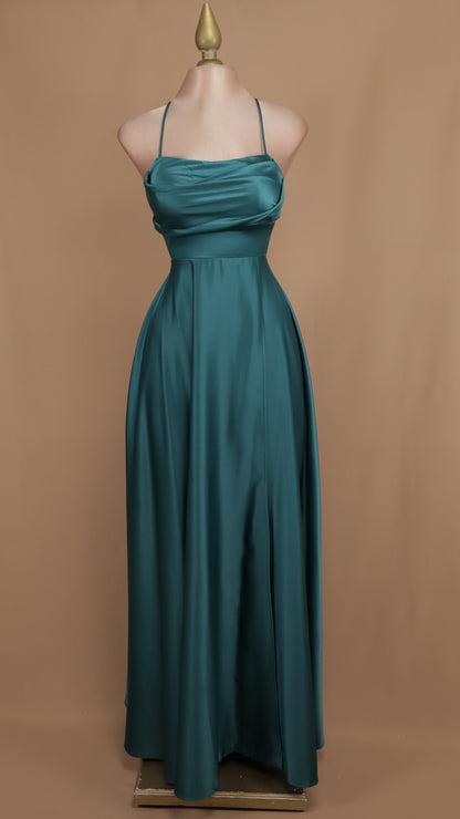 Vestido largo línea A con escote en la espalda