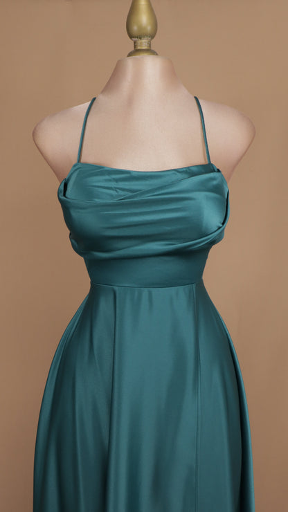 Vestido largo línea A con escote en la espalda