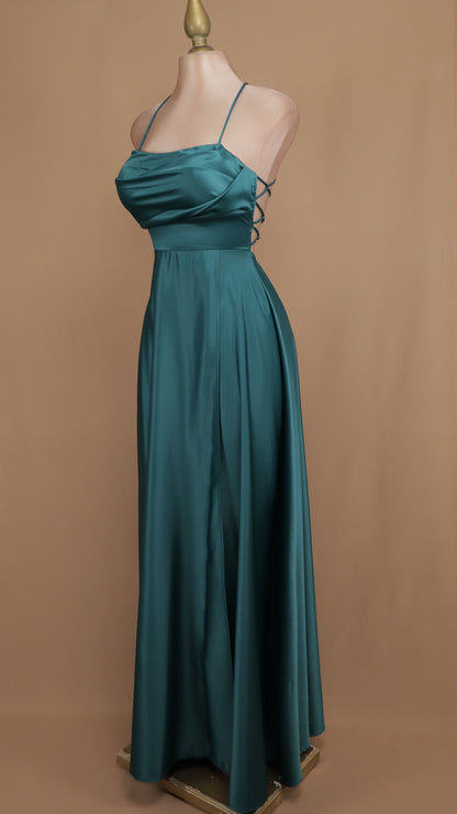 Vestido largo línea A con escote en la espalda