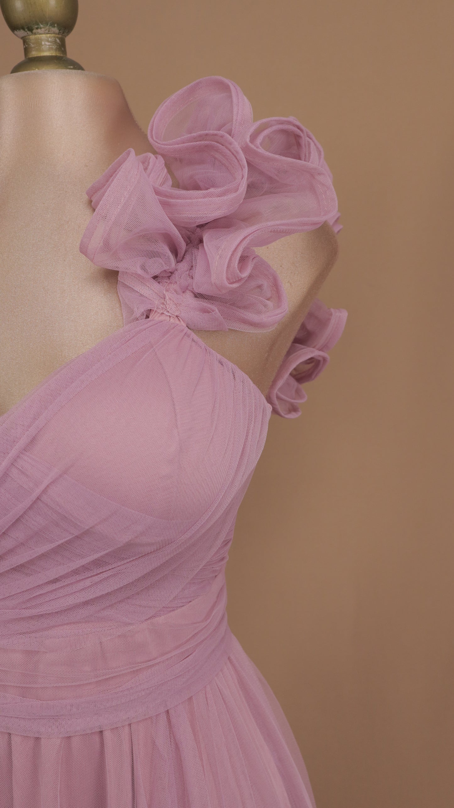 Vestido largo de tul con escote corazón