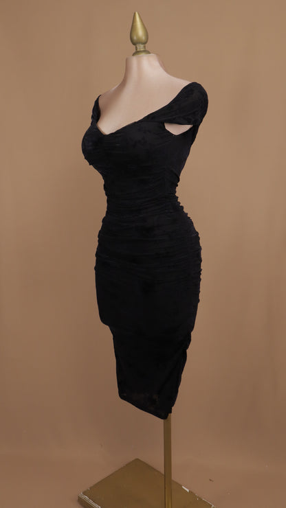 Vestido midi al hombro de terciopelo