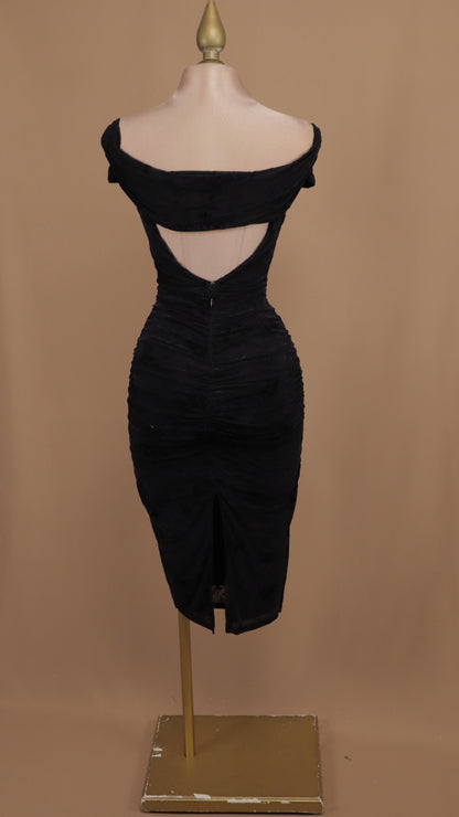 Vestido midi al hombro de terciopelo