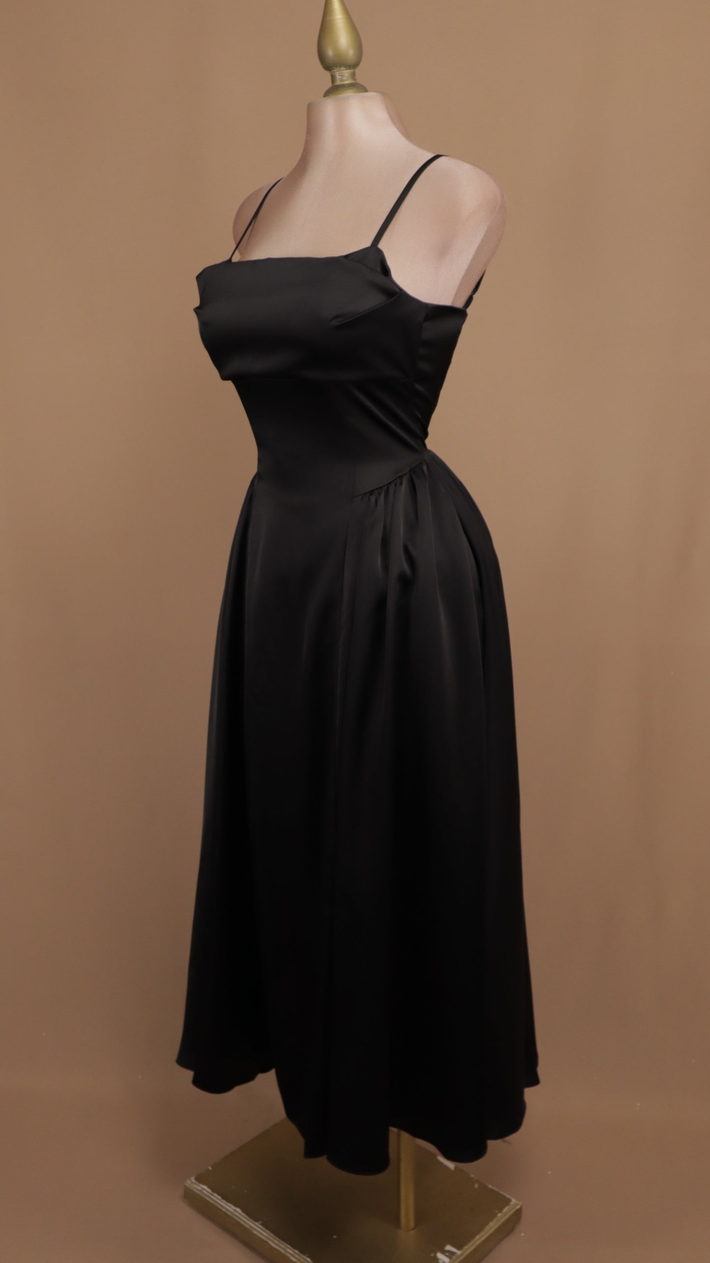 Vestido midi línea A con tirante