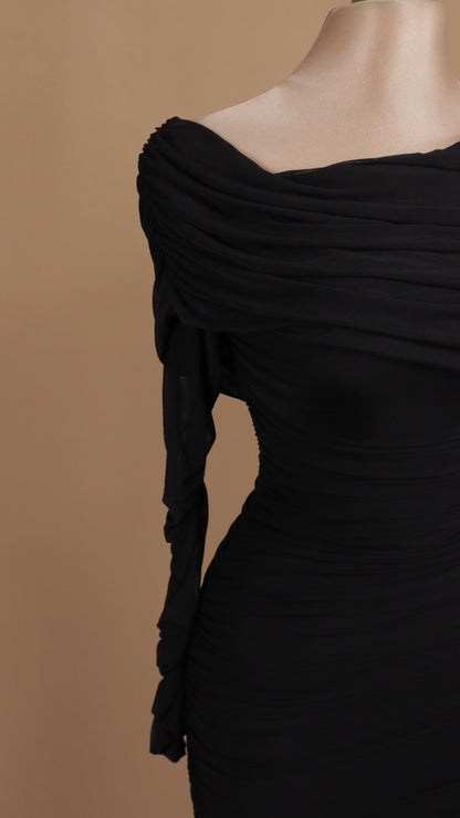 Vestido midi al hombro pegadito con manga larga