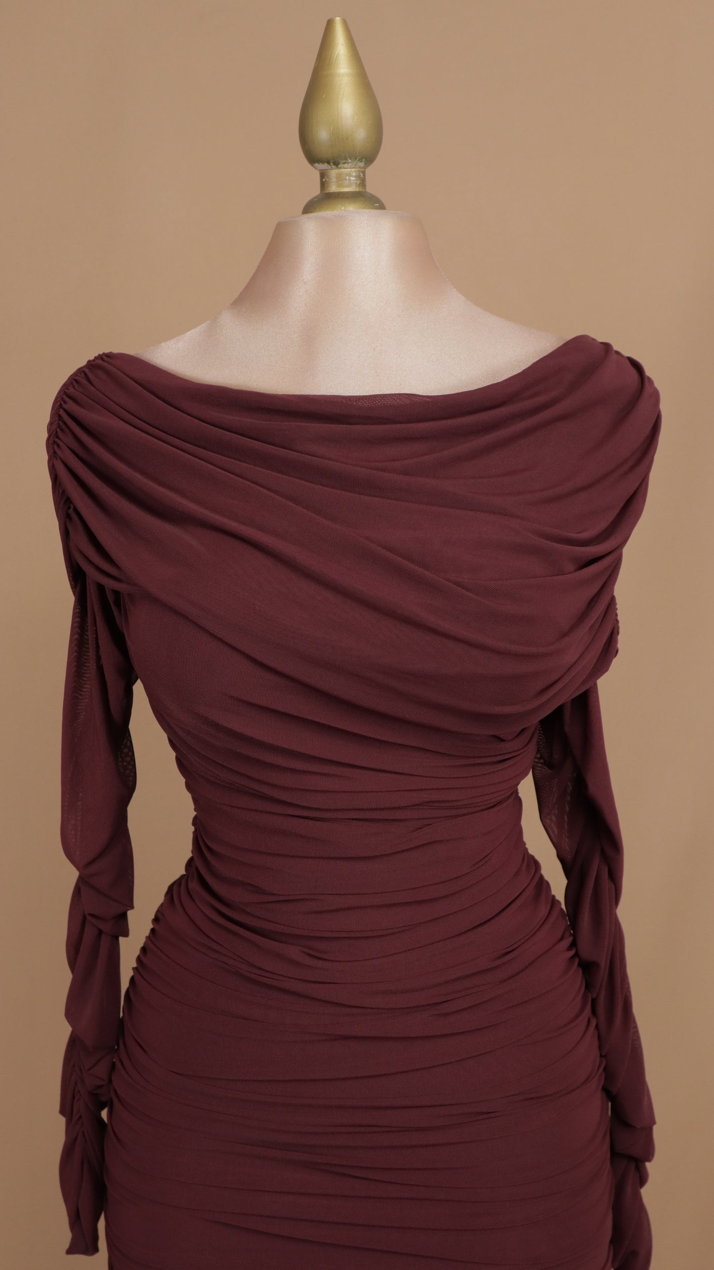 Vestido midi al hombro pegadito con manga larga