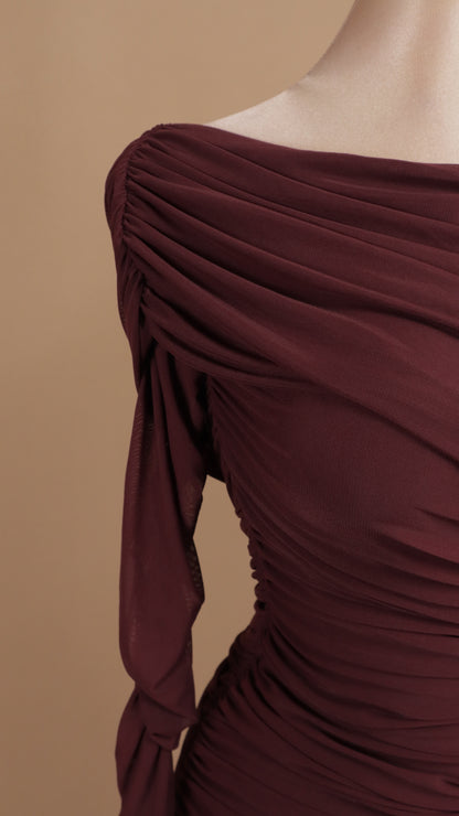 Vestido midi al hombro pegadito con manga larga