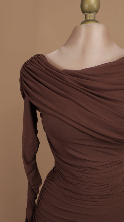 Vestido midi al hombro pegadito con manga larga