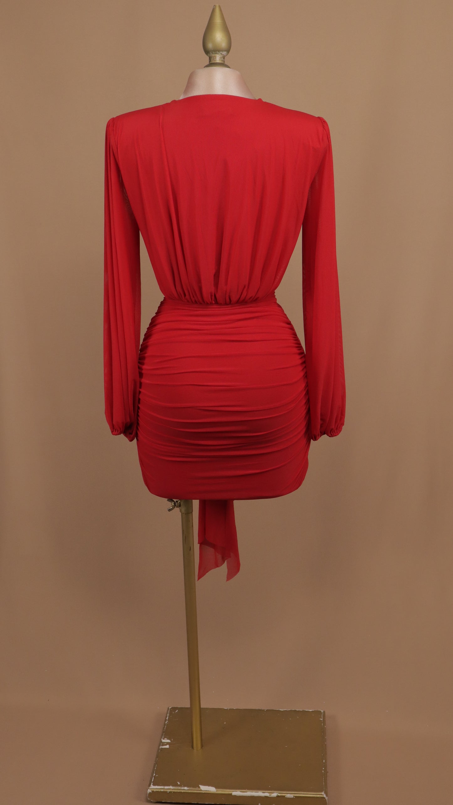 Vestido corto manga larga con escote en V y fresco