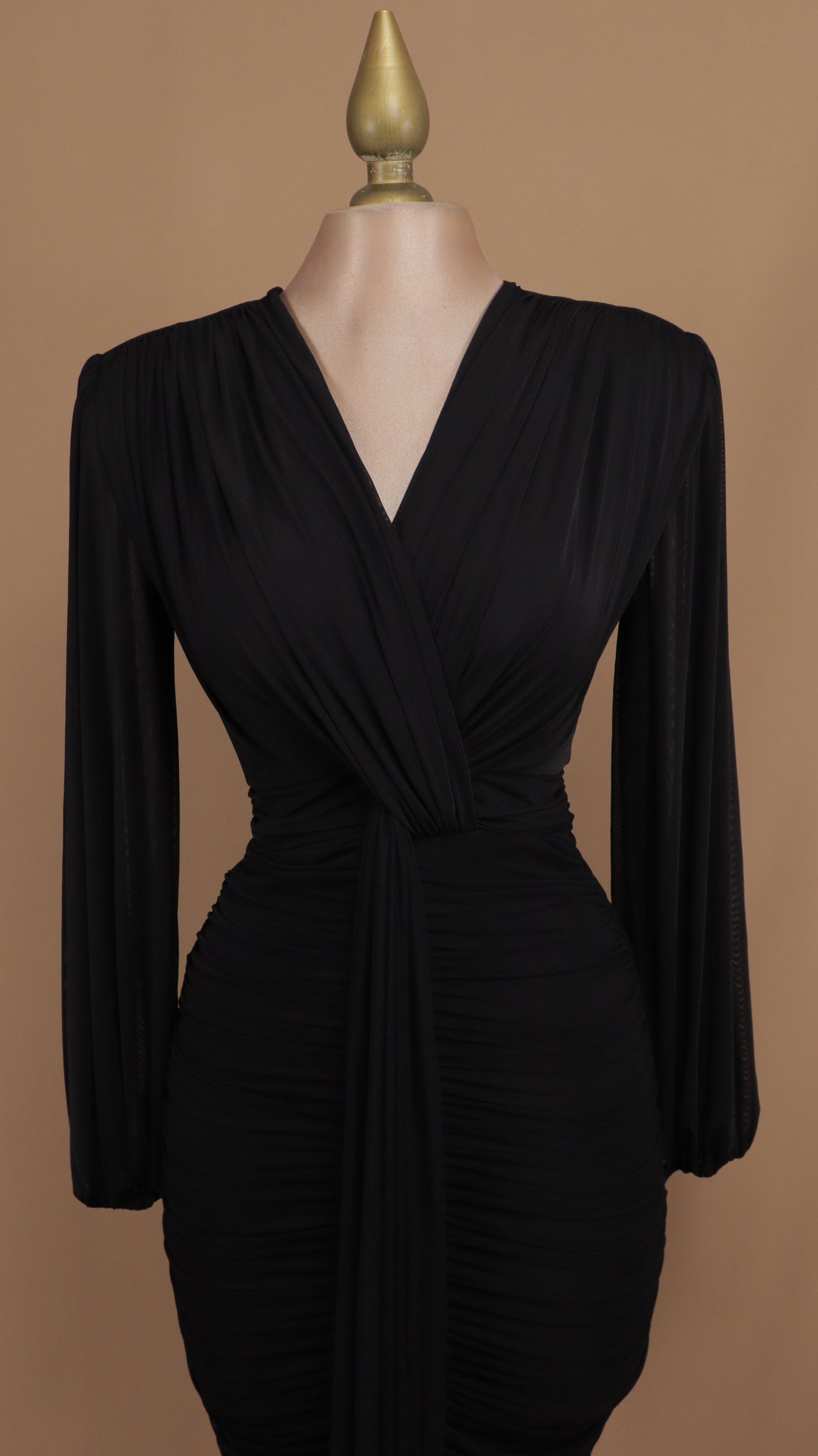 Vestido midi manga larga con escote en V