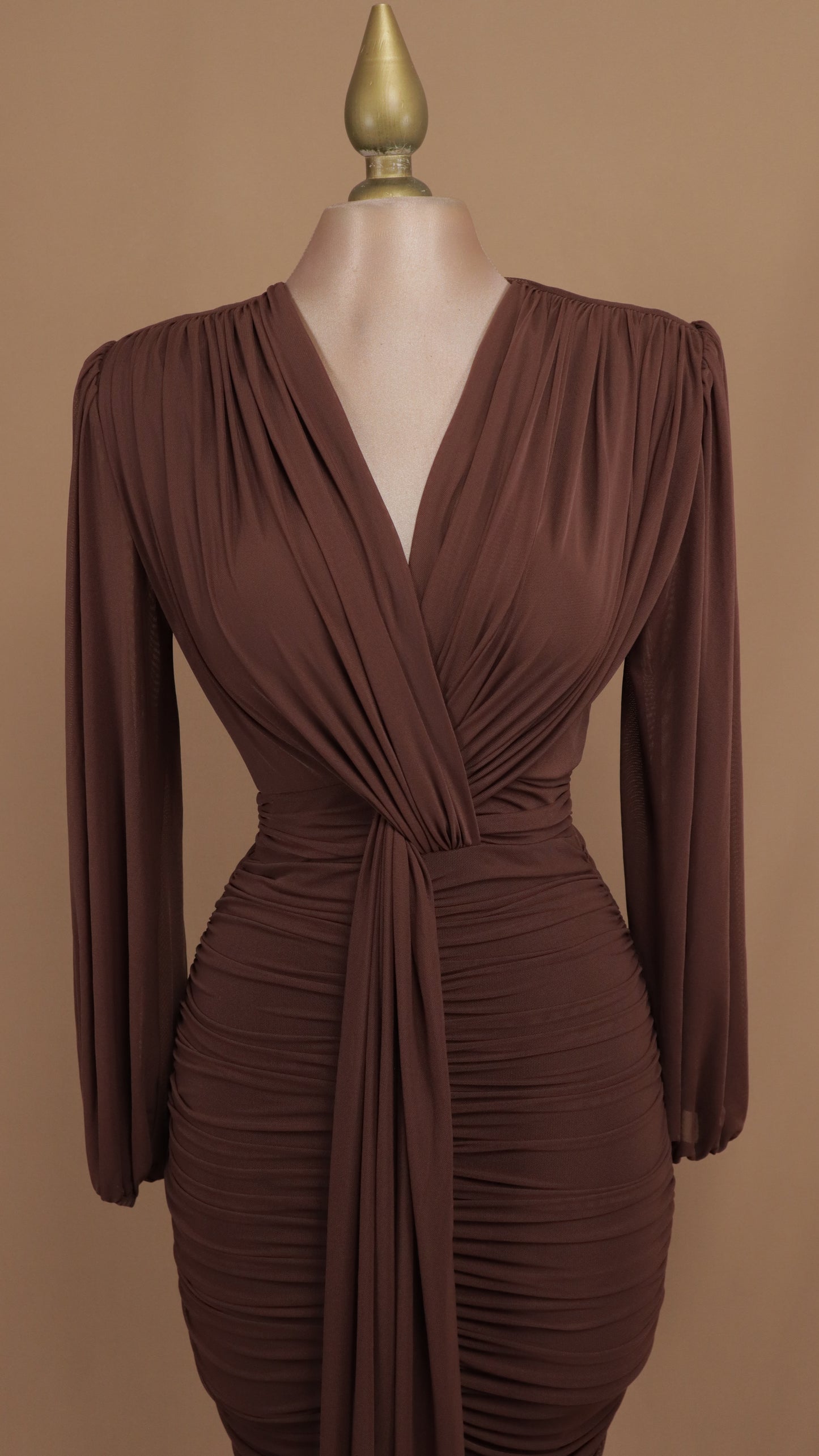 Vestido midi manga larga con escote en V